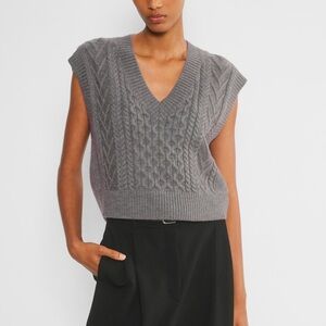 NWT Aritzia Babaton Emporia Sweater Vest XS